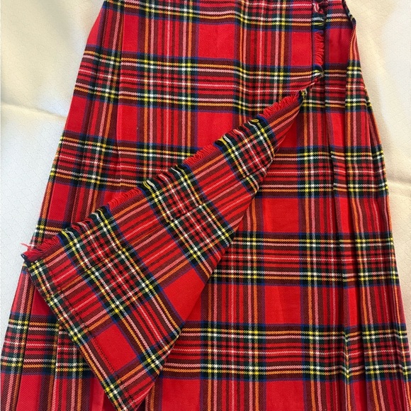 Lord & Taylor Red Tartan Kilt. Size 8 - Picture 9 of 12
